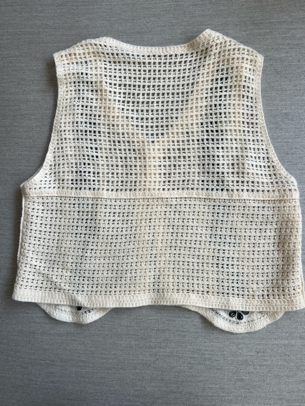 Cream Knit Button-Front Floral Appliqué Vest - Picture 3 of 3